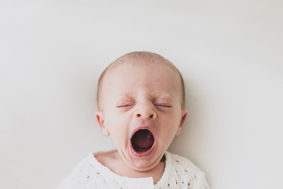 newborn messina sbadiglio
